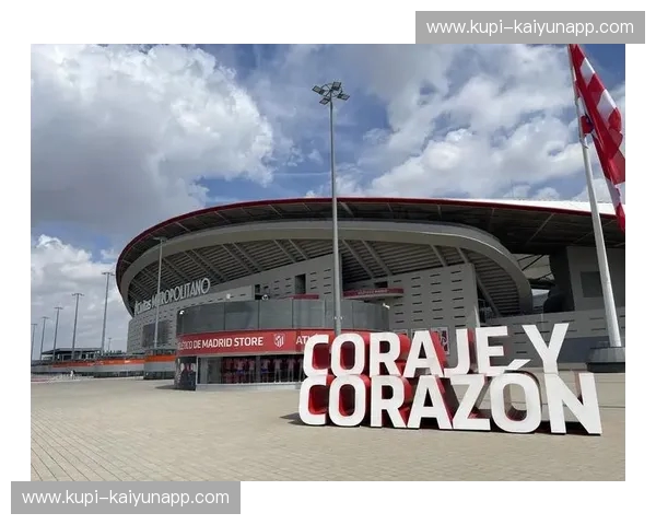 绿茵场上的史诗:恒大与建业的荣耀对决,谁将续写传奇? 绿茵场上的史诗:恒大与建业的荣耀对决,谁将续写传奇?